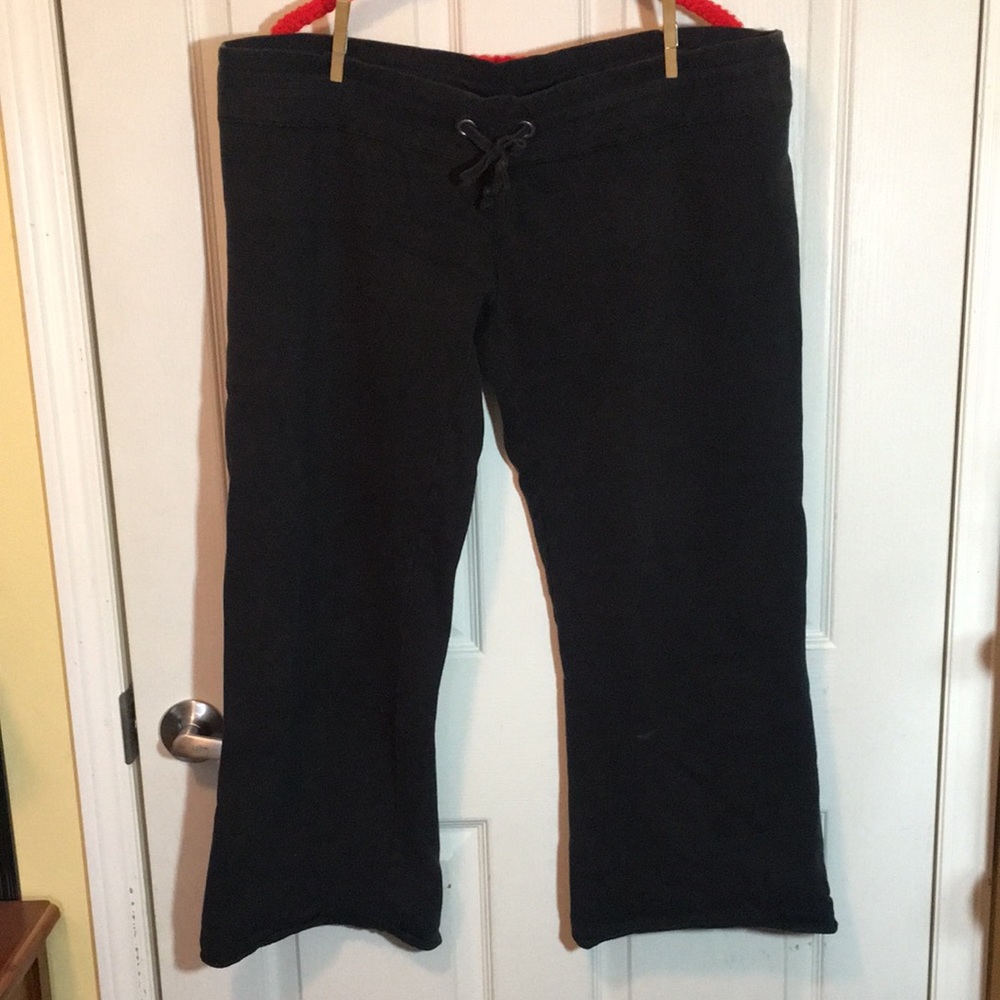 Black Capri Sweat Pants.